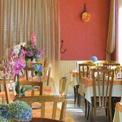 Le Relais Des Monedieres Hotel Seilhac Exterior photo